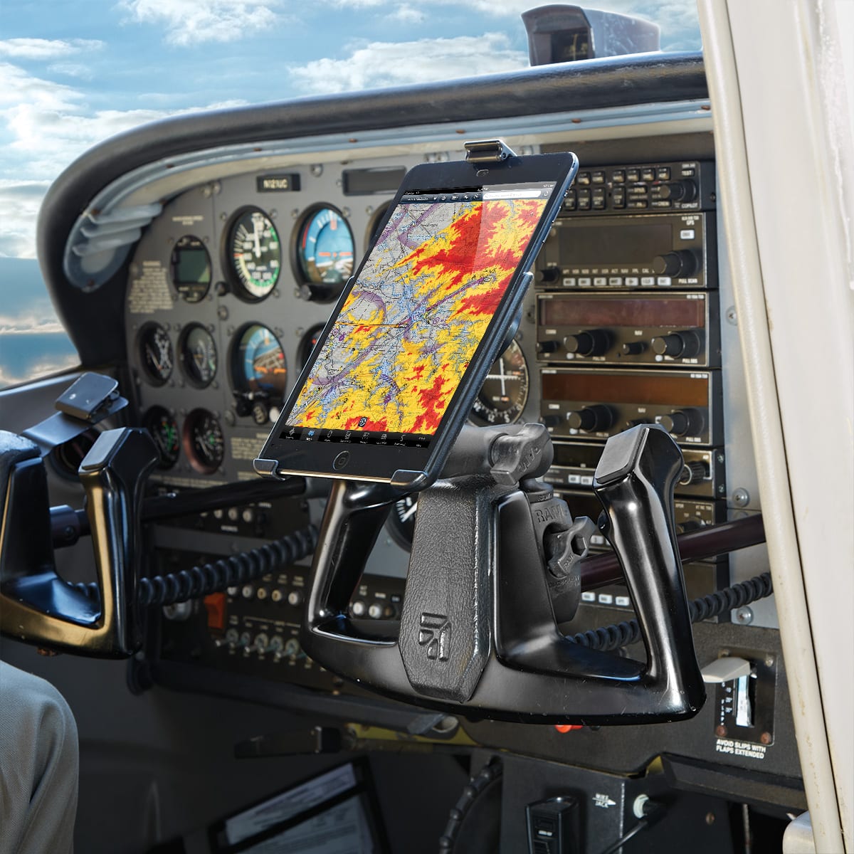What is the recommended temperature operating range of the iPad as recommended by Apple?